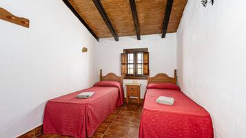 3 bedrooms, free WiFi, bed sheets