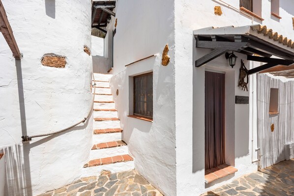 Exterior detail - Country House 'El Granero' with Lake View, Shared Pool and Wi-Fi (Malaga)