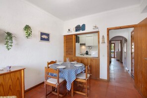 Dining - Apartment 'Santiago’s House' with Shared Garden, Balcony and Wi-Fi (Albufeira)
