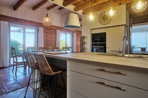 Micro-ondes, four, plaque de cuisson, lave-vaisselle