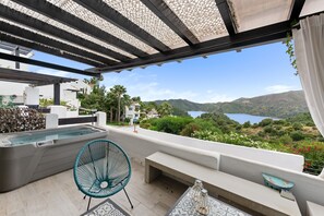 Outdoor spa tub - Holiday Home 'Istan' with Lake View, Wi-Fi and Air Conditioning (istan)