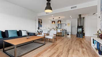 Télévision, cheminée