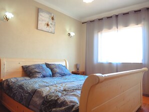 3 quartos, ferros/tábuas de passar roupa, Wi-Fi, roupa de cama