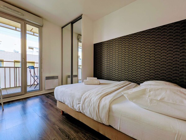 3 bedrooms, desk, iron/ironing board, WiFi