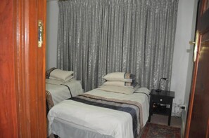 1 chambre, fer et planche à repasser, accès Internet, draps fournis