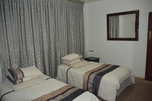 1 chambre, fer et planche à repasser, accès Internet, draps fournis