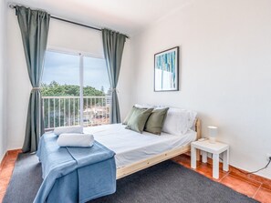 3 dormitorios, tabla de planchar con plancha, wifi gratis y ropa de cama