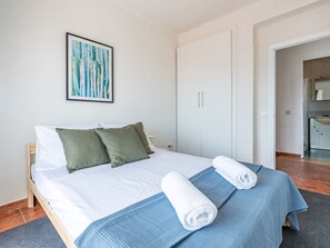 3 bedrooms, iron/ironing board, free WiFi, bed sheets