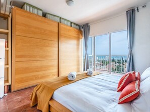 3 chambres, fer et planche à repasser, Wi-Fi gratuit, draps fournis