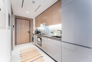 Refrigerador, microondas, horno, placa de cocina
