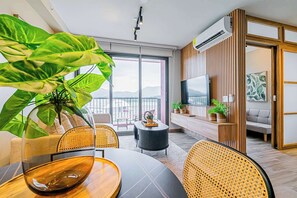 Televisión y oficina 