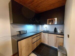 Réfrigérateur, micro-ondes, four, lave-vaisselle