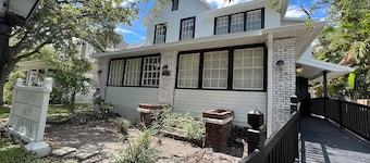 Charming 2-bedroom bungalow in Hyde Park Area of  Tampa with WiFi, AC