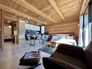 Living area - 2nd floor, view panoramic, balcony, tv, 45m², Serre Chevalier (Briançon)