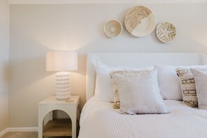 4 bedrooms, desk, iron/ironing board, free WiFi