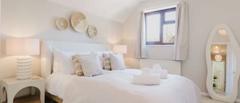 4 bedrooms, desk, iron/ironing board, free WiFi