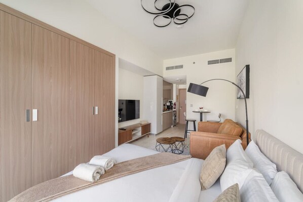 Iron/ironing board, WiFi, bed sheets