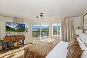 4 bedrooms, travel cot, free WiFi, bed sheets