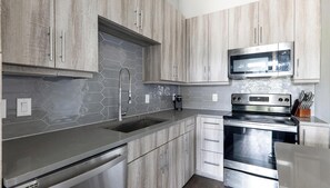 Kühlschrank, Esstisch