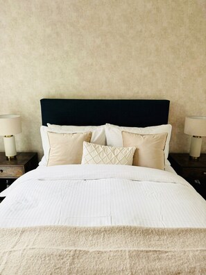 2 chambres, fer et planche à repasser, Wi-Fi gratuit, draps fournis