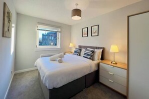 2 makuuhuonetta, silitysrauta/-lauta, Wi-Fi, vuodevaatteet