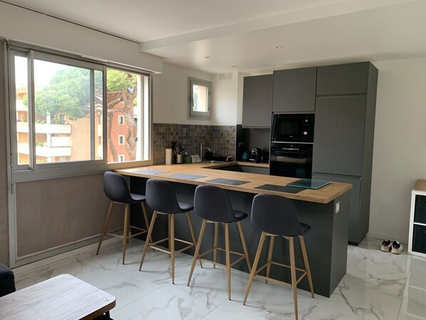 Fridge, microwave, oven, dishwasher