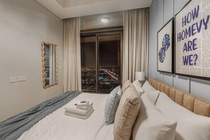1 bedroom, iron/ironing board, free WiFi, bed sheets - Sky High 1BR in City View with 41st Floor Views (Dubai)