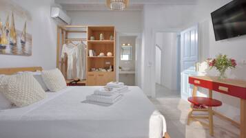 1 Schlafzimmer, Schreibtisch, Bügeleisen/Bügelbrett, Reisekinderbett