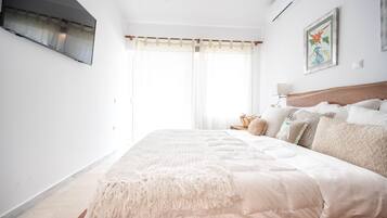 1 bedroom, desk, free WiFi, bed sheets