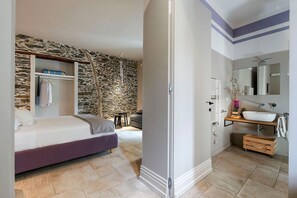 5 bedrooms, iron/ironing board, travel cot, free WiFi