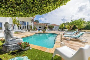 Pool - Cute Modern Studio|Pool|BBQ|Walk to Beaches & Golf (Noord)