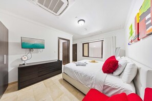 2 bedrooms, iron/ironing board, WiFi