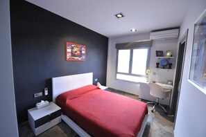 5 bedrooms, iron/ironing board, free WiFi, bed sheets
