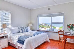 4 bedrooms, desk, iron/ironing board, free WiFi