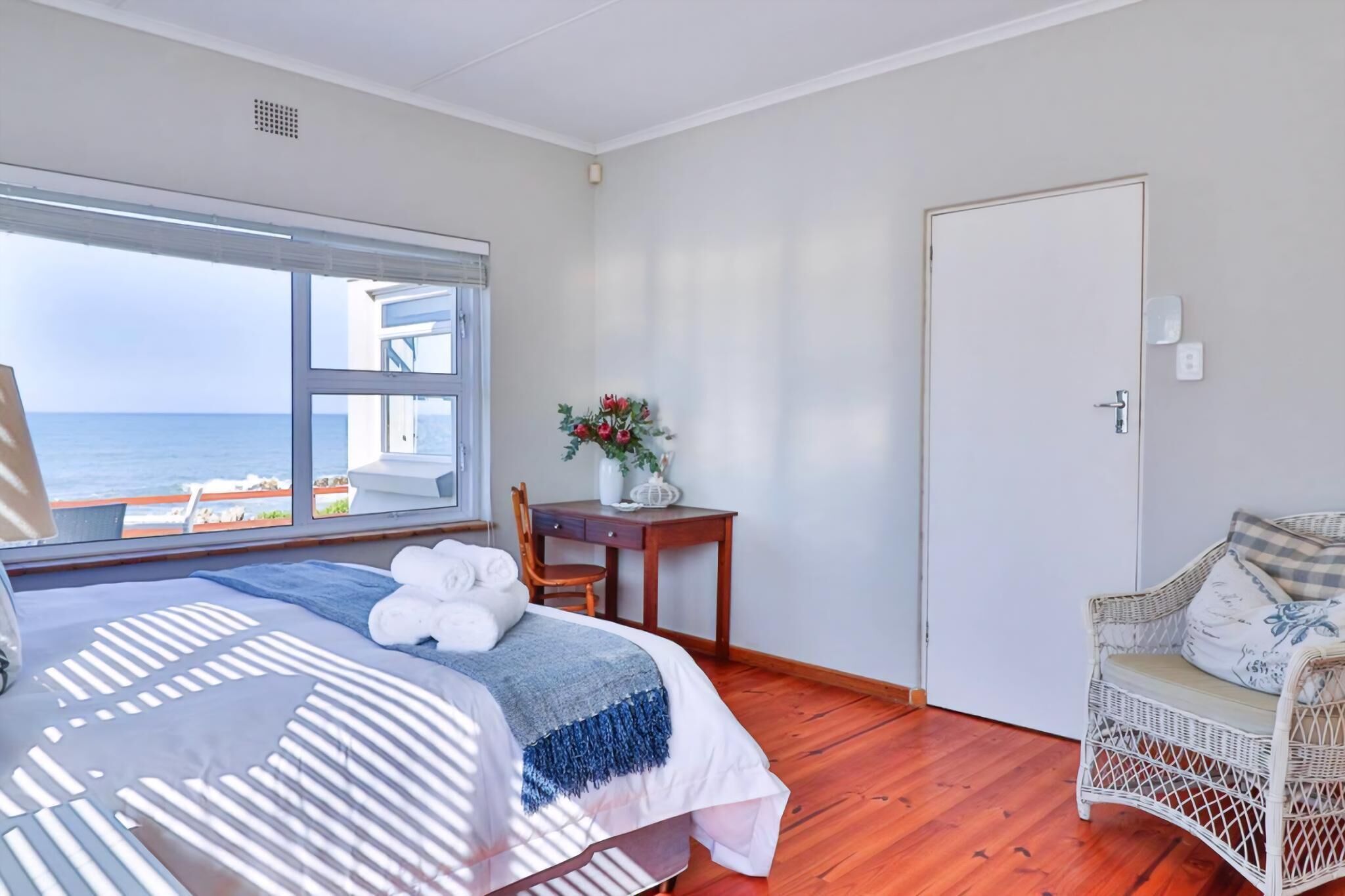 4 bedrooms, desk, iron/ironing board, free WiFi
