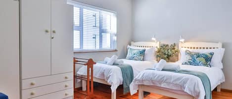 4 bedrooms, desk, iron/ironing board, free WiFi
