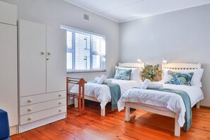 4 bedrooms, desk, iron/ironing board, free WiFi