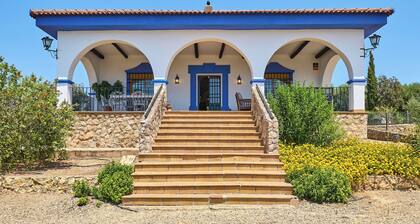 El Mirador Country House with Pool, BBQ, Mountain Views and Wi-Fi in Natural Park