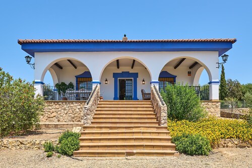 El Mirador Country House with Pool, BBQ, Mountain Views and Wi-Fi in Natural Park