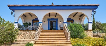 El Mirador Country House with Pool, BBQ, Mountain Views and Wi-Fi in Natural Park