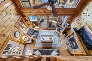 Smart-TV, Kamin, Tischfußball