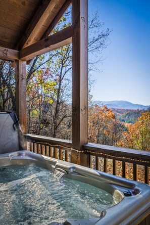 Tina de hidromasaje al aire libre