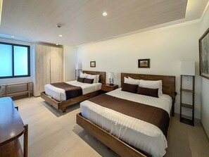 5 bedrooms, iron/ironing board, WiFi, bed sheets