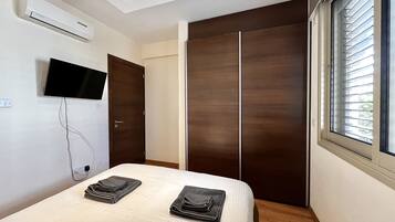2 chambres, chambres insonorisées, fer et planche à repasser