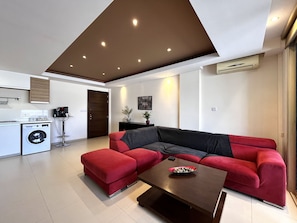 TV - STAY Mesa Luxe Apartment (Mesa Geitonia)