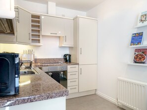 Kühlschrank, Mikrowelle, Ofen, Geschirrspüler
