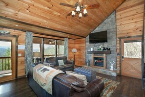 Smart-TV, Kamin, Tischfußball