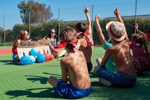 Sports court - ZEcamping 4 étoiles 500m plage piscine couverte locatif TV BBQ 32m2 (La Forêt-Fouesnant)