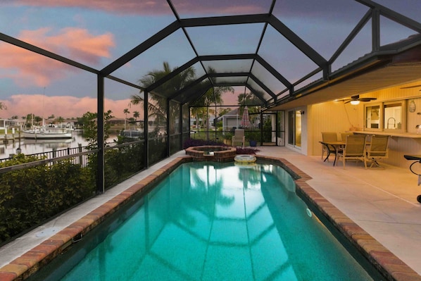 Et oppvarmet basseng