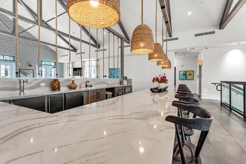 Beach Bliss: Modern 3 Bed Oasis Mins from Shore